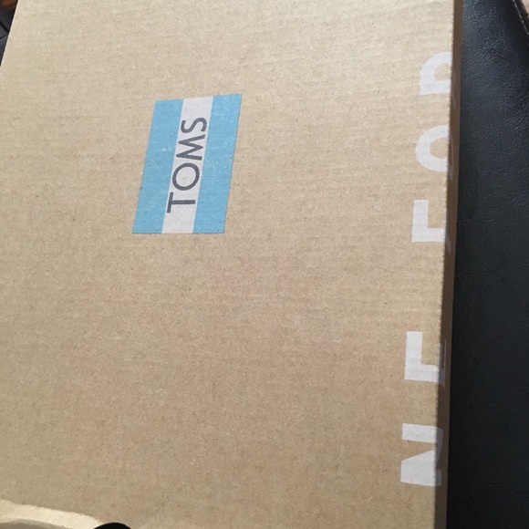 Toms suede booties. Size 7.5 - Picture 6 of 8